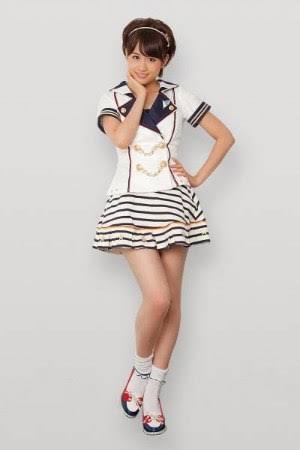 女性アイドルの衣装画像