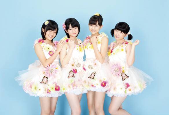 女性アイドルの衣装画像