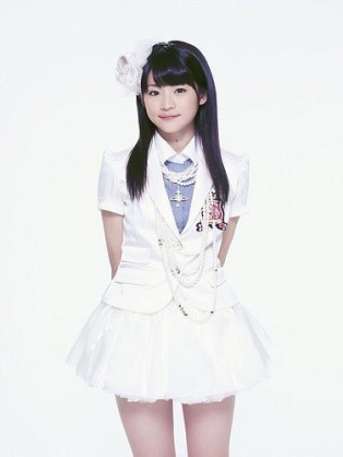 女性アイドルの衣装画像