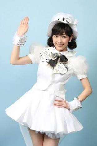 女性アイドルの衣装画像
