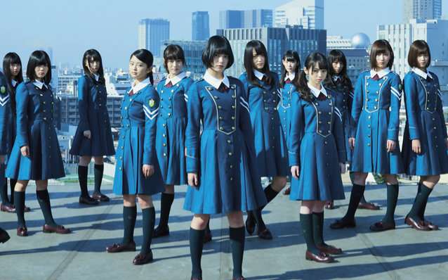女性アイドルの衣装画像