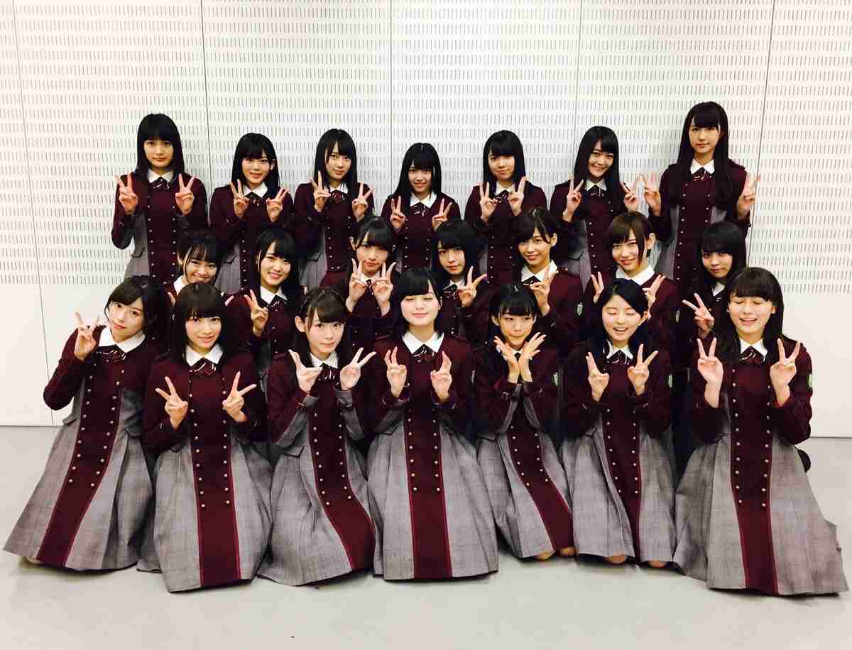 女性アイドルの衣装画像