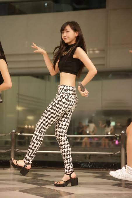 女性アイドルの衣装画像
