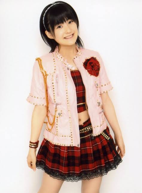 女性アイドルの衣装画像