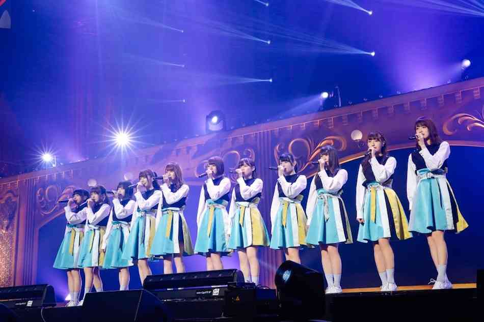 女性アイドルの衣装画像