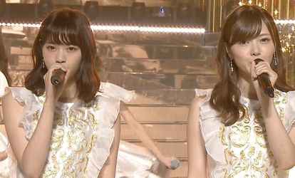 女性アイドルの衣装画像