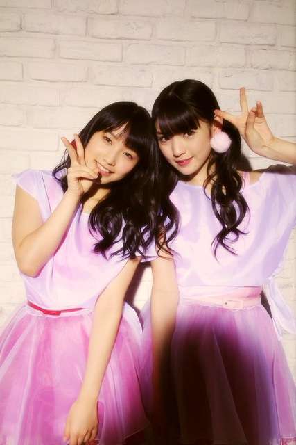 女性アイドルの衣装画像