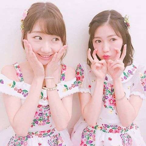 女性アイドルの衣装画像
