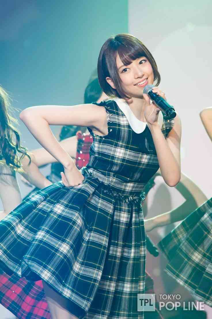 女性アイドルの衣装画像