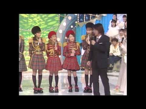 女性アイドルの衣装画像