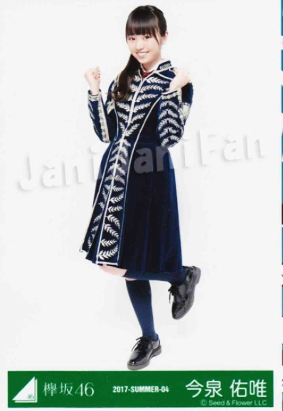 女性アイドルの衣装画像