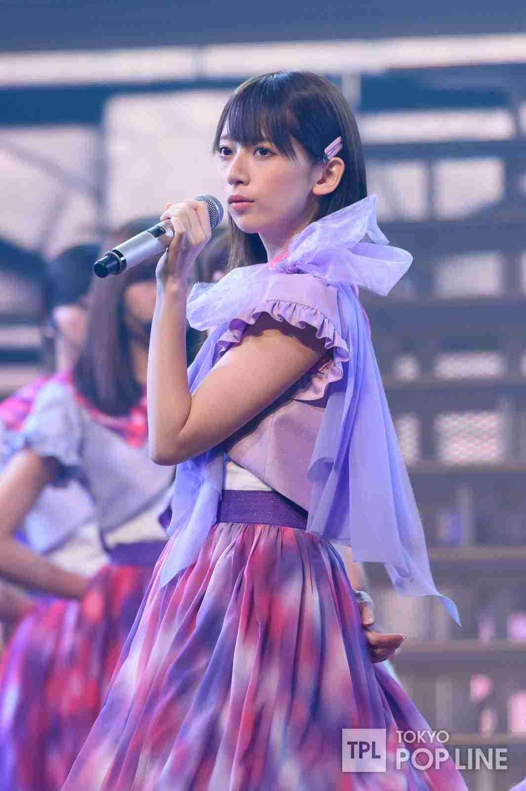 女性アイドルの衣装画像
