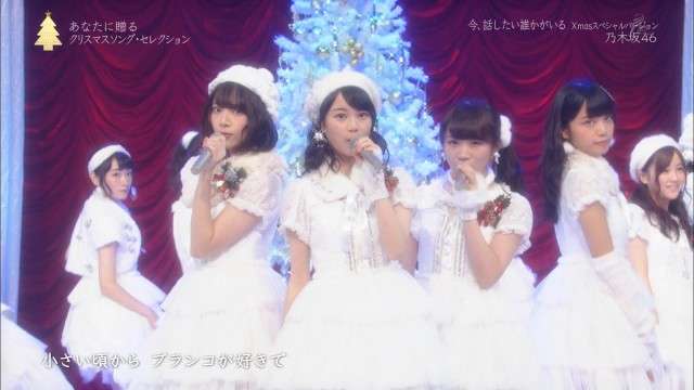 女性アイドルの衣装画像