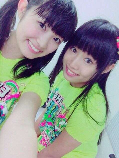 女性アイドルの衣装画像