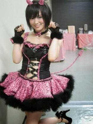 女性アイドルの衣装画像
