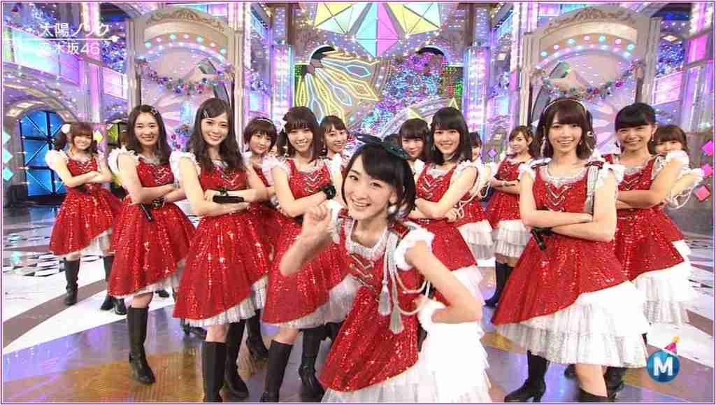 女性アイドルの衣装画像