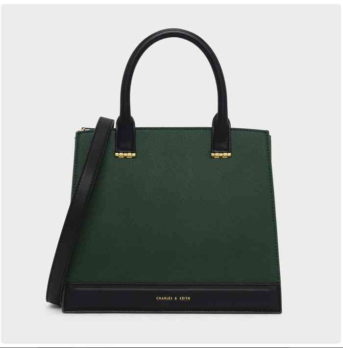 斜めがけショルダーバッグのおすすめ(一万円以内を教えてください！)