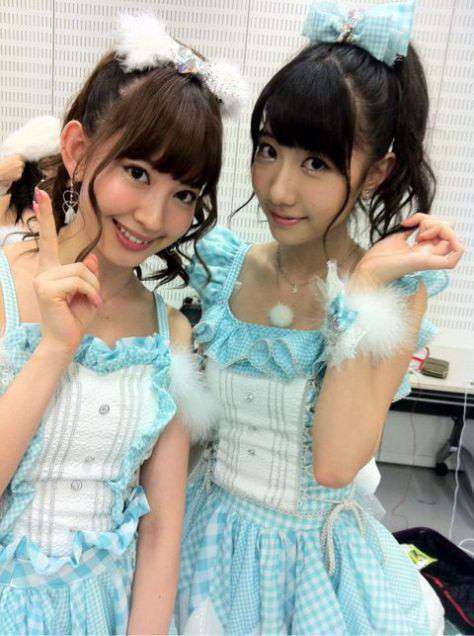 小嶋陽菜、美尻を大胆露出したスイムウェア姿披露「ダイナマイトボディ」「白くてモチモチ」