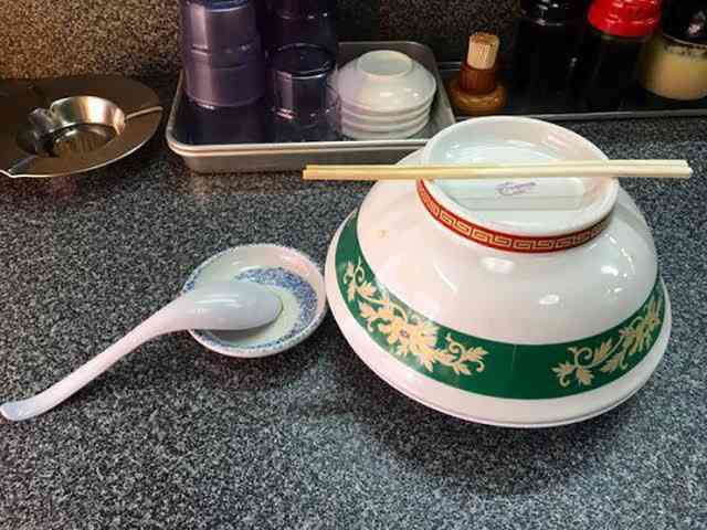 フジテレビ　誤った徳利の注ぎ口マナーをドヤ顔で放送してネット大荒れ