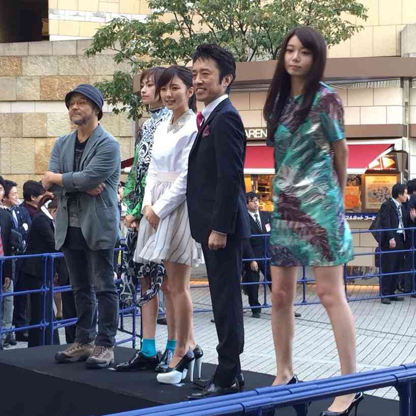 太田莉菜、久々のパリコレ出演 幸せ噛みしめる「ファッションはやっぱりいいもの」