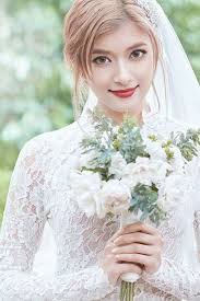 ローラ、英語マスターで「日本の素晴らしさも伝えられる」中学英語の基本からの学習呼びかけ