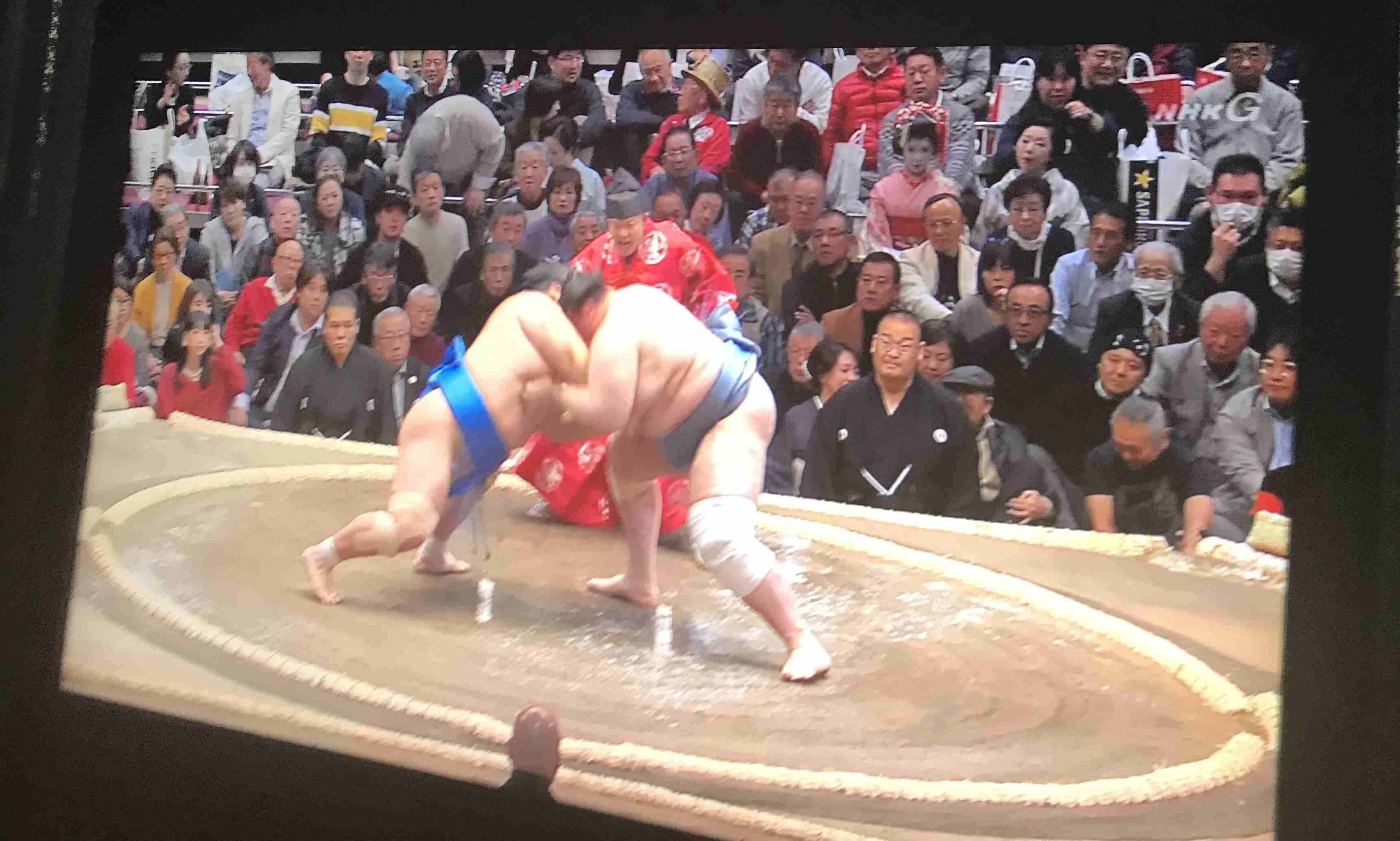 国技館に響き渡る「YES高須クリニック」 5回連呼&土俵下の本人バンザイで館内騒然