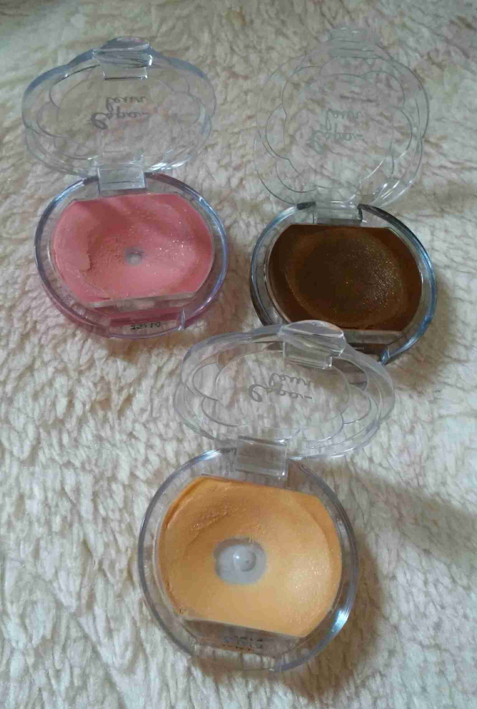 100円ショップの化粧品って使いますか？