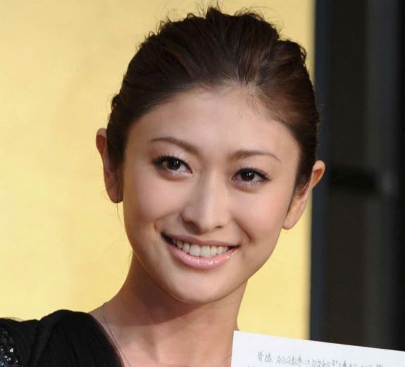 山田優、お茶目なイノシシに変身した“お正月ショット”に称賛の声「めちゃ可愛い」「優ちゃんオモシロすぎ」　