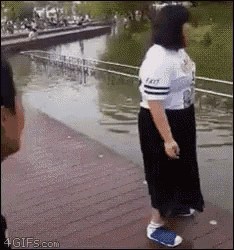 旅行に行く気が無くなる人〜？