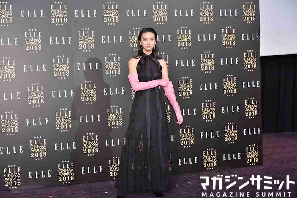 Koki,スキニーデニムのすらり美脚「足ほそっ！ながっ！顔ちっちゃ」絶賛の声 