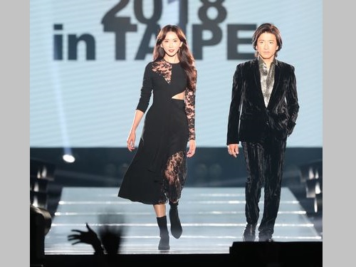 Koki,スキニーデニムのすらり美脚「足ほそっ！ながっ！顔ちっちゃ」絶賛の声 