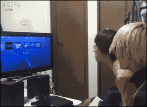 ゲーム依存の息子を心配し、ネットカフェに食事を運ぶ母親(フィリピン)<動画あり>