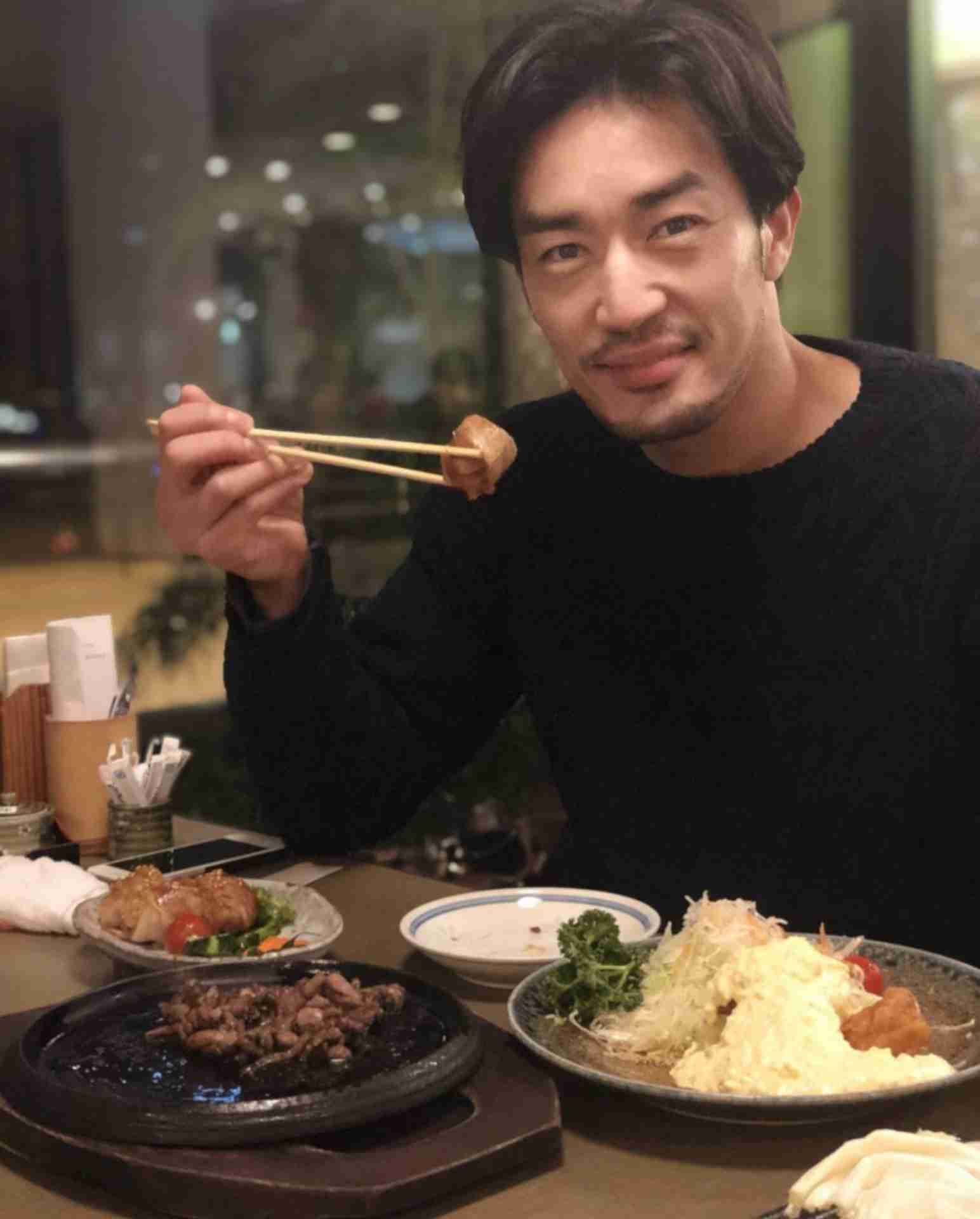 見え見えの嘘コメントを付けて画像を貼るトピ