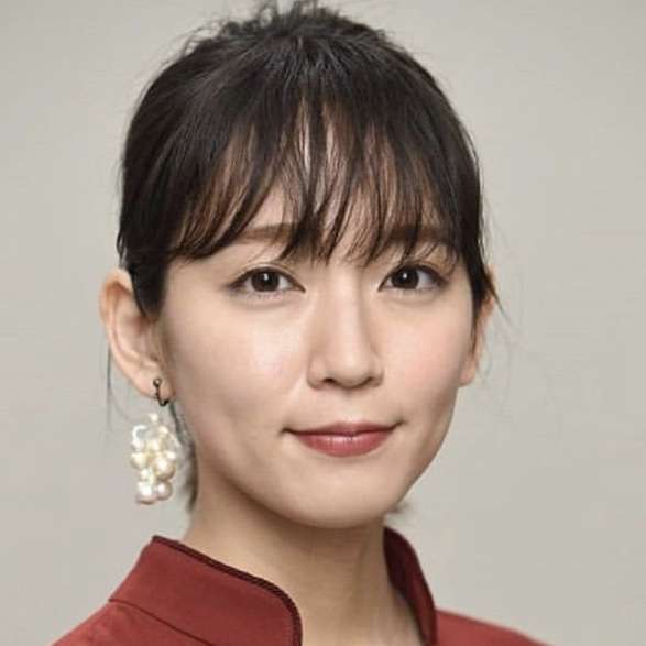 吉岡里帆、ひと足早い春物姿に大反響「めちゃカッコいい」「惚れて良いですか？」
