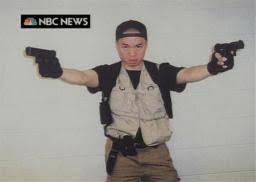 野村周平、拳銃を頬に当てて笑顔のオフショット 「めちゃめちゃ可愛い」「歯までイケメン」の声