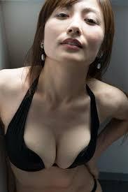 熊田曜子、6歳の長女がグラビアポーズ「主人が絶対に許してくれない…」