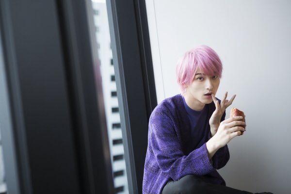 「はじこい」で話題の横浜流星、ヒゲ姿披露 4年ぶり写真集で“男の色気全開”