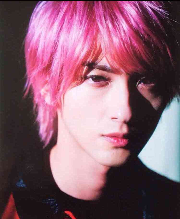 「はじこい」で話題の横浜流星、ヒゲ姿披露 4年ぶり写真集で“男の色気全開”