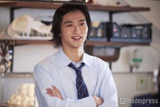 「はじこい」で話題の横浜流星、ヒゲ姿披露 4年ぶり写真集で“男の色気全開”