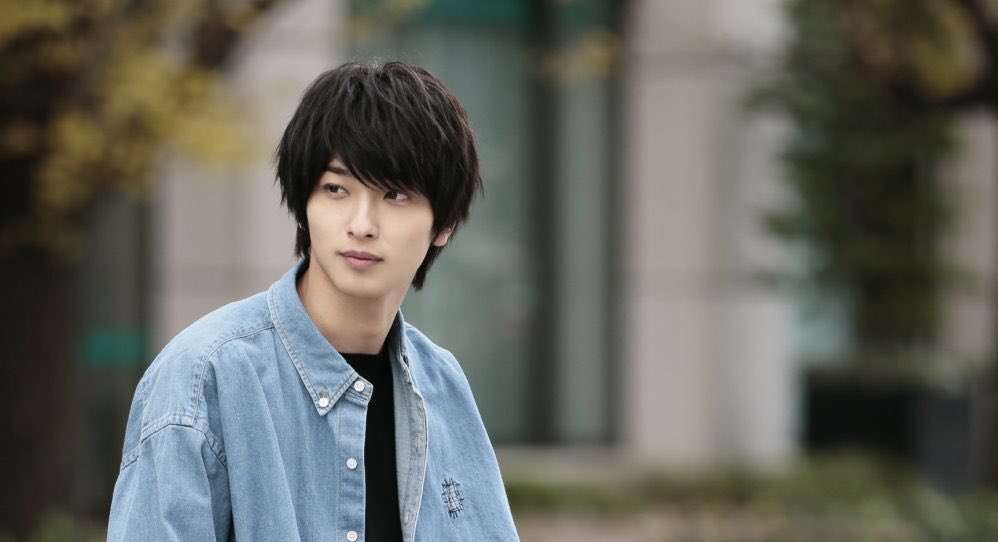 「はじこい」で話題の横浜流星、ヒゲ姿披露 4年ぶり写真集で“男の色気全開”