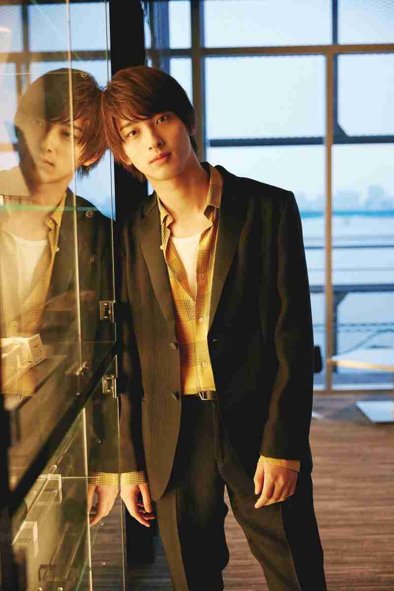 「はじこい」で話題の横浜流星、ヒゲ姿披露 4年ぶり写真集で“男の色気全開”