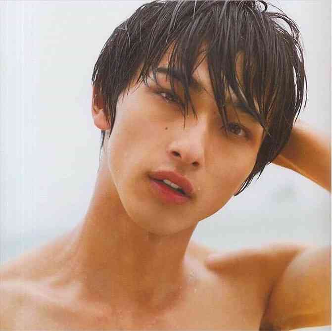 「はじこい」で話題の横浜流星、ヒゲ姿披露 4年ぶり写真集で“男の色気全開”