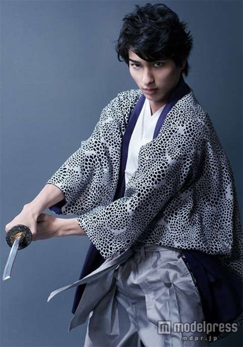 「はじこい」で話題の横浜流星、ヒゲ姿披露 4年ぶり写真集で“男の色気全開”