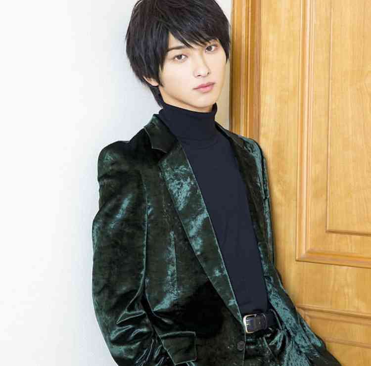 「はじこい」で話題の横浜流星、ヒゲ姿披露 4年ぶり写真集で“男の色気全開”