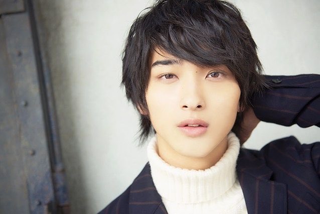 「はじこい」で話題の横浜流星、ヒゲ姿披露 4年ぶり写真集で“男の色気全開”