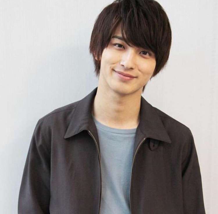 「はじこい」で話題の横浜流星、ヒゲ姿披露 4年ぶり写真集で“男の色気全開”