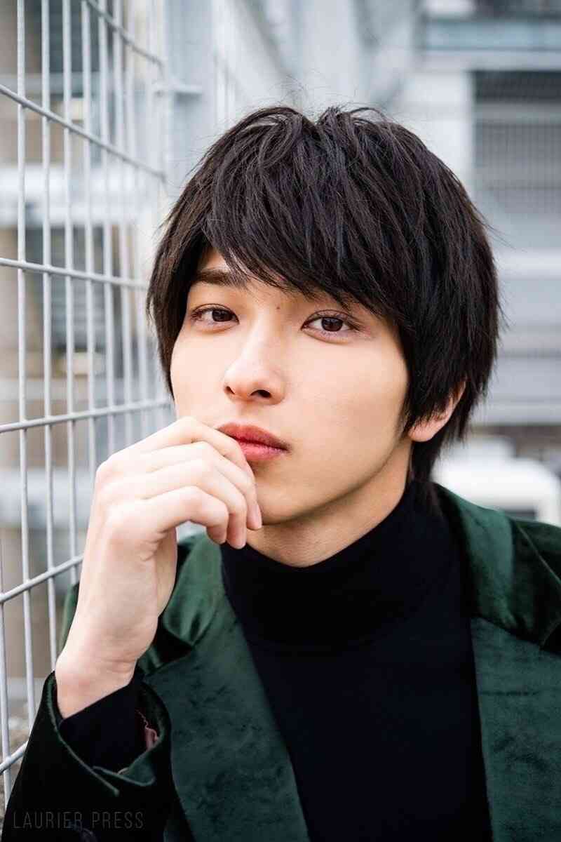 「はじこい」で話題の横浜流星、ヒゲ姿披露 4年ぶり写真集で“男の色気全開”