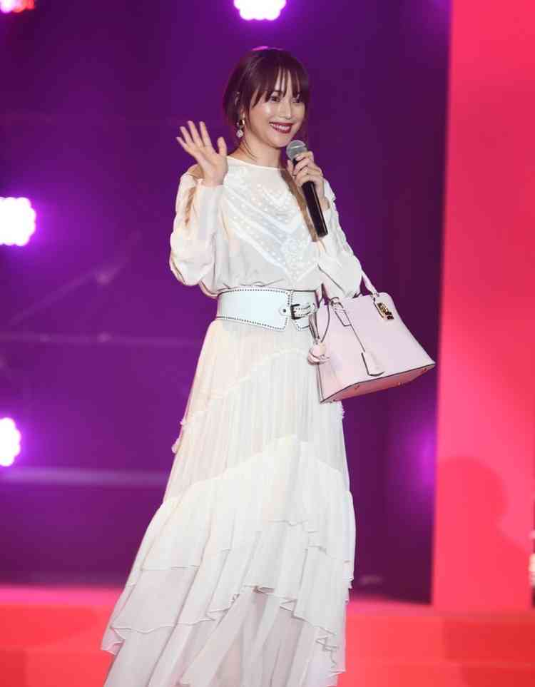 蛯原友里・新田真剣佑・白石麻衣・白濱亜嵐ら、華やか衣装で豪華集結