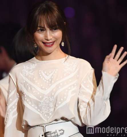 蛯原友里・新田真剣佑・白石麻衣・白濱亜嵐ら、華やか衣装で豪華集結