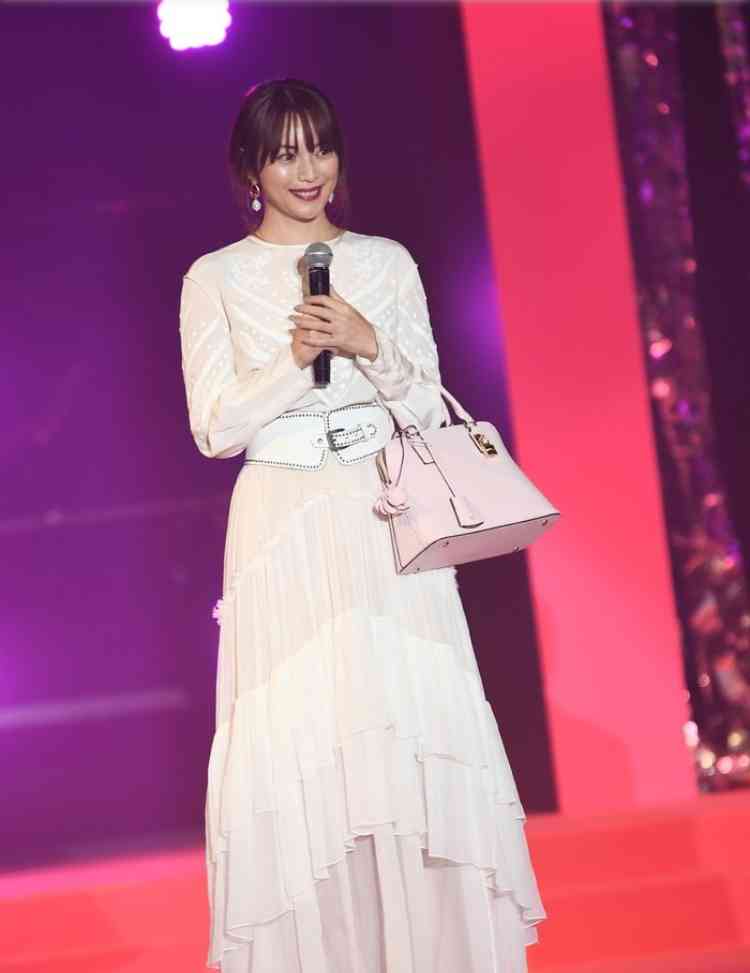 蛯原友里・新田真剣佑・白石麻衣・白濱亜嵐ら、華やか衣装で豪華集結